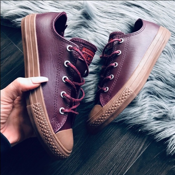 Converse Other - NWOB CONVERSE LEATHER LOW SIZE 3 KIDS